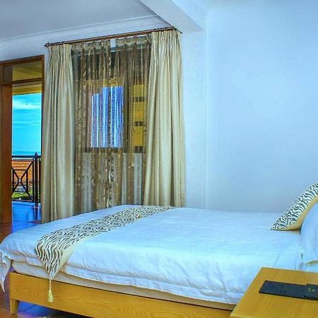 Rosemary Courts Bed And Breakfast Entebbe Esterno foto