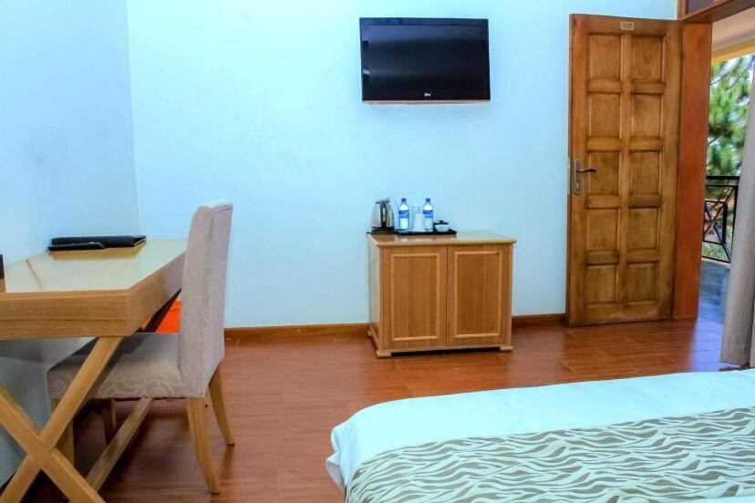 Rosemary Courts Bed And Breakfast Entebbe Esterno foto