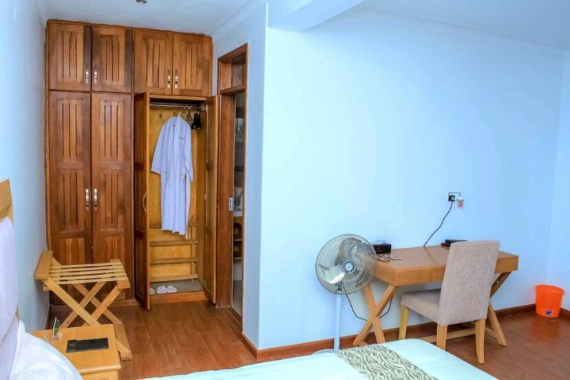 Rosemary Courts Bed And Breakfast Entebbe Esterno foto