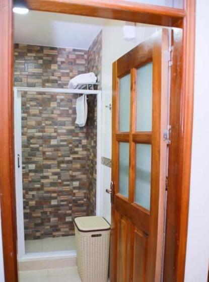 Rosemary Courts Bed And Breakfast Entebbe Esterno foto